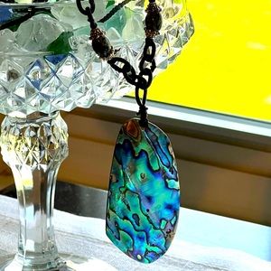NEW~ Paua Shell necklace